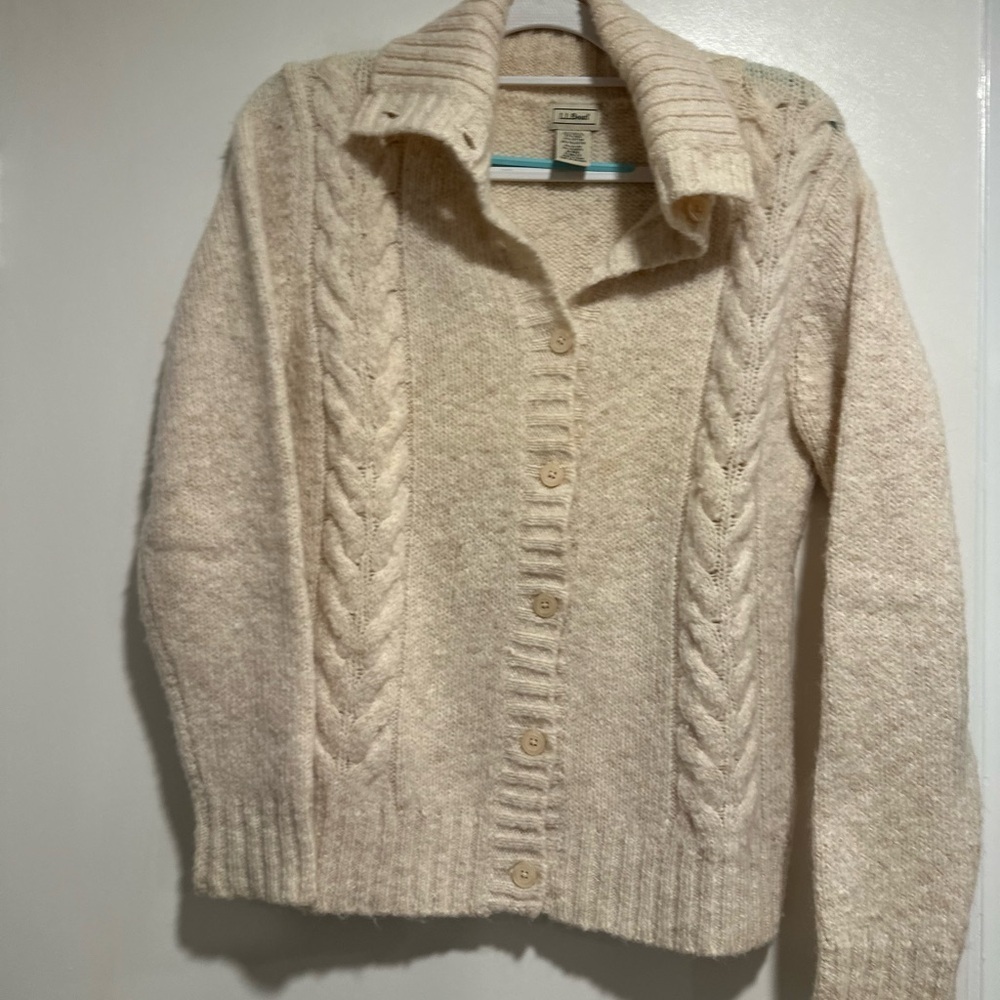 LL Bean Women's Cream Sz: M Wool Blend Cardigan Sweater Chunky Cable Knit